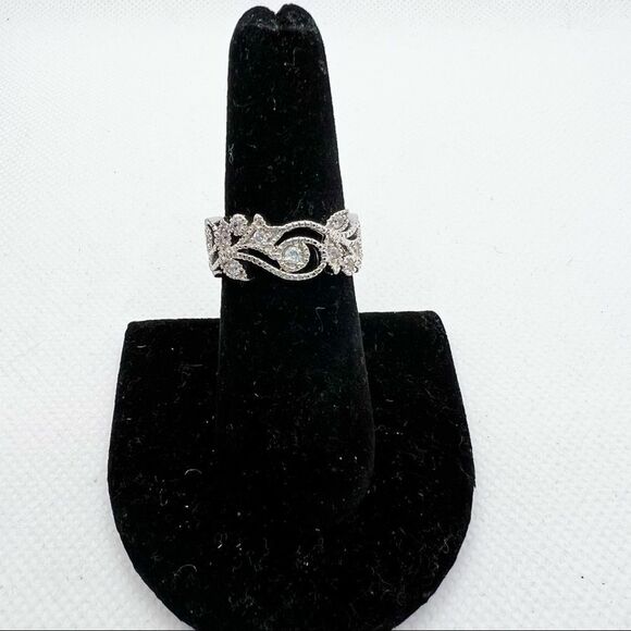 Silver tone rhinestone studded elegant ring- size 7 - Picture 1 of 11